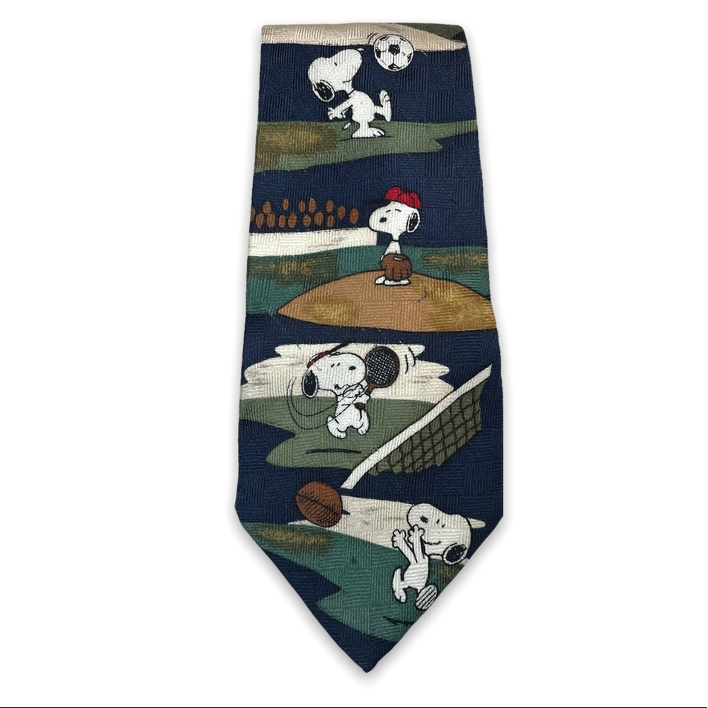 Vintage Peanuts Snoopy Sports Theme Mens Tie 100% Silk
